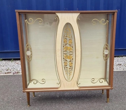 Mid century glass - mid, display